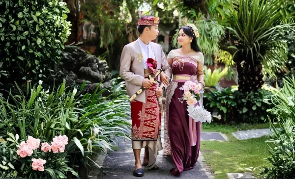 Sewa Pakaian Adat & Traditional Attire